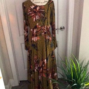 Beautiful maxi dress.